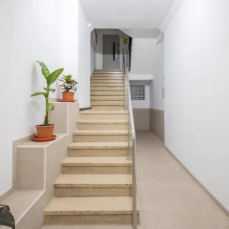 Comfy Renovated Studio 2 Min Walk To Beach *