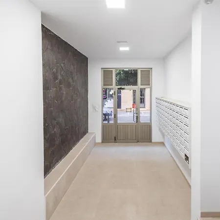 Apartment Comfy Renovated Studio 2 Min Walk To Beach *