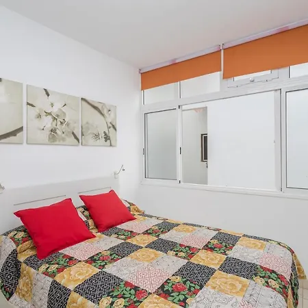 Comfy Renovated Studio 2 Min Walk To Beach Lägenhet